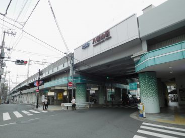 最寄駅は都心へのアクセス抜群の八幡山駅。駅前スーパーなども充実しています。
