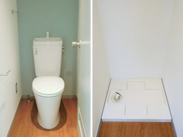 壁紙の色がポイントのトイレ。と、室内洗濯機置場。