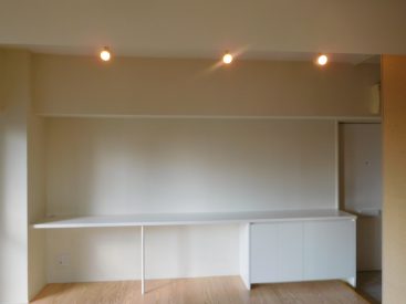 メインのお部屋は見せる収納を