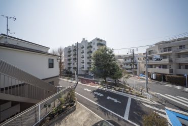 目の前に大きな建物がないので、風も光もたっぷりです。