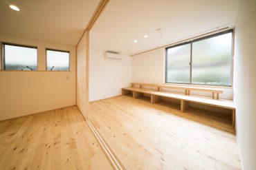 2018年2月にできた築浅、木をふんだんに使ったお部屋です。
