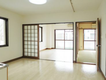 レトロヴィンテージなお部屋。3階角部屋です。