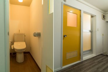 黄色の扉がトイレです(内装)