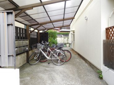 屋根付き自転車置き場