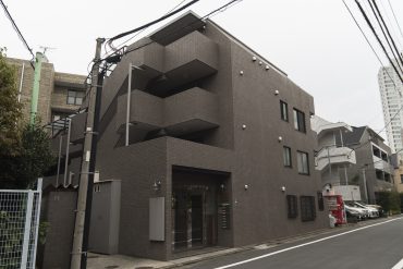 場所はしずかな住宅街のマンション。まわりは低層ばかりなので、圧迫感のない良い環境だと思います。