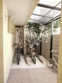 屋根付き自転車置き場