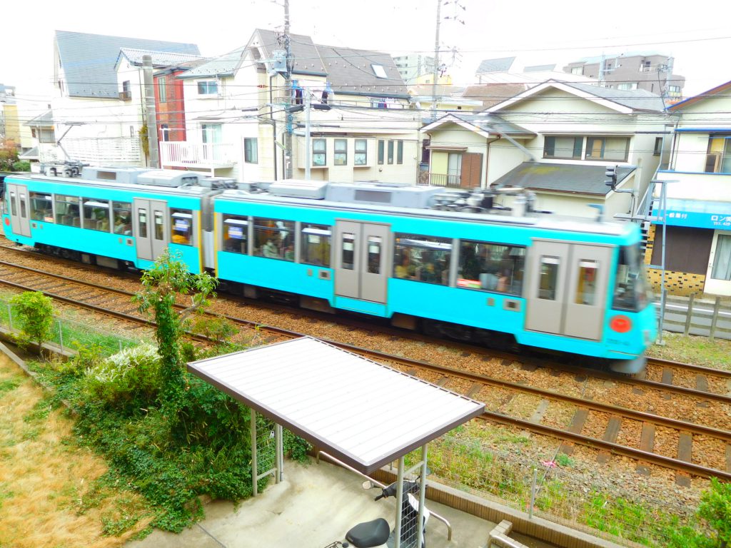 バルコニーから。このローカル感が落ち着くんです