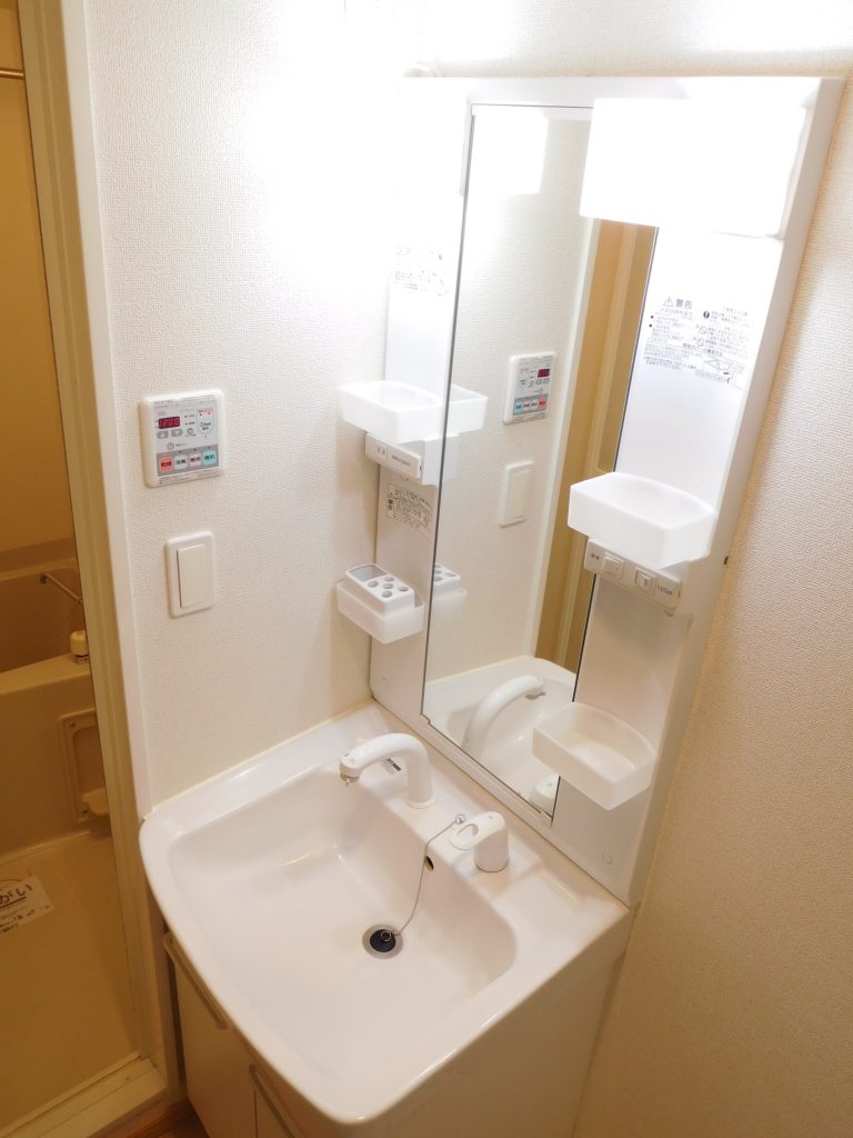 洗面台もシャワー式なので洗髪も大丈夫です