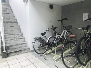 オートロック内に自転車置き場あります。