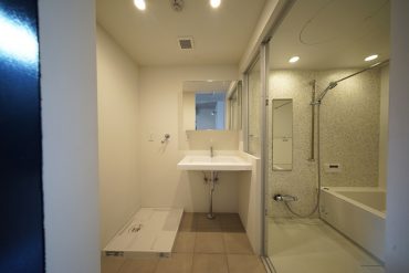 洗面・浴室スペースはこんな感じ、洗面台かっこいい