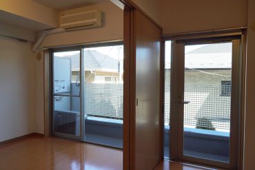 どちらのお部屋からもバルコニーに出られます