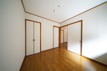 両部屋とも南向きなので明るいです