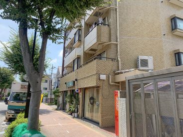 街路樹の立った道路沿いってのも、なかなかいい。