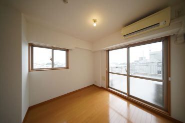 お部屋は6.6帖のシンプルな形