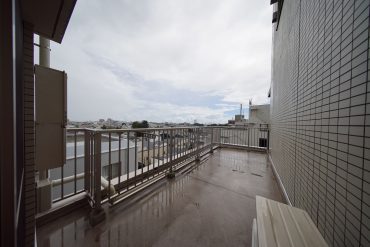 景色もぬけてて気持ち良い広めバルコニー（雨後で濡れてます、、）