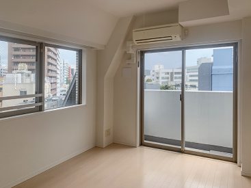 マンションの最上階、角部屋の一室。