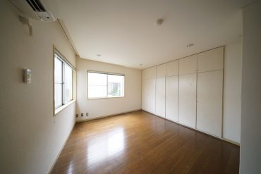 どこにベッド置くかちょっと悩むな