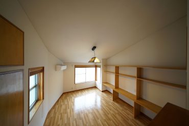 8帖の洋室、角部屋です