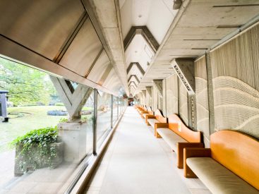 抑えた建築美、世田谷美術館は用賀駅が最寄。