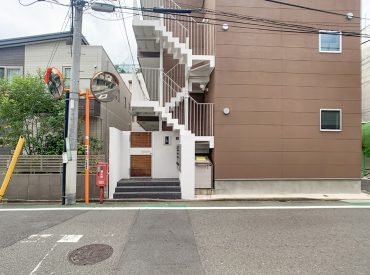 京王線の線路と甲州街道に挟まれた立地ですが、ほとんど気にならないくらい静かでした。