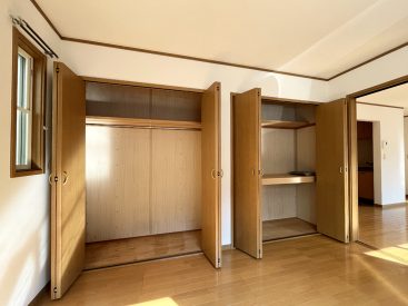 二人暮らしでも余りそうな収納。