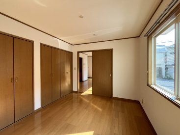 お部屋を区切るのは引き戸。