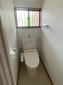 トイレ。小窓もついて換気も。