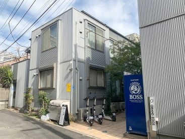 物件は住宅街の奥に。地味に自動販売機あるのいいよね。