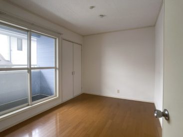 もう片方のお部屋には、バルコニーがついています。