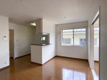 窓が多いお部屋です。