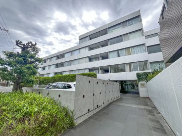 高い建物のない、住宅街です。