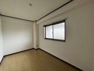 こちらのお部屋には収納がありません。