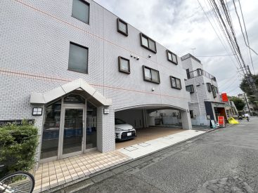 世田谷公園がすぐ真裏。