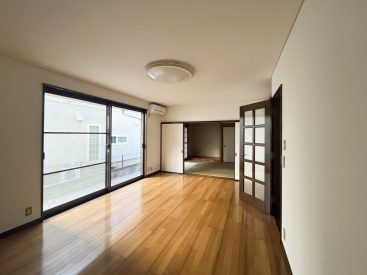 静かな住宅街に建つ約120㎡の5DK。