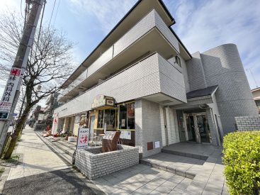 1Fは店舗になっています。