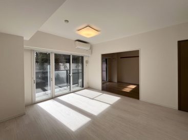 2面採光の1階角部屋で、思いのほか陽当たりがよいリビング。