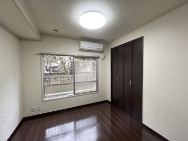 西側のお部屋です。