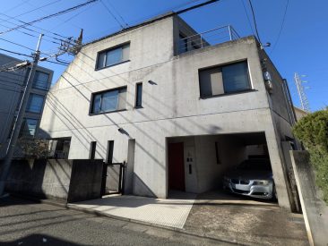 三軒茶屋から徒歩9分、西太子堂から徒歩3分。静かな住宅街です。