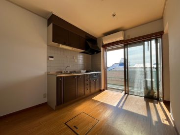 ダイニングはだいたい6帖くらい。