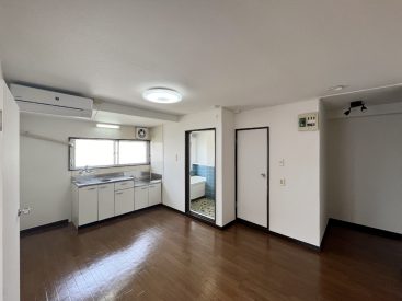 1974年築のまさにレトロなマンション、3DKのお部屋。