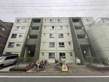 建物正面はこんな感じ。駐輪場は利用できません。