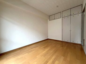 南側の洋室は5.6帖。