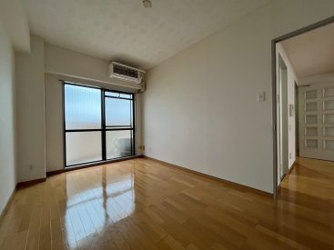北側の洋室は6帖。