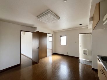 9帖のLDK、8帖の洋室がふたつの間取り。