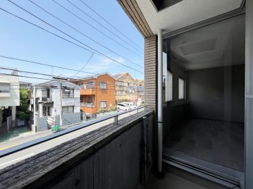 小さめですが南西向きのバルコニーです。