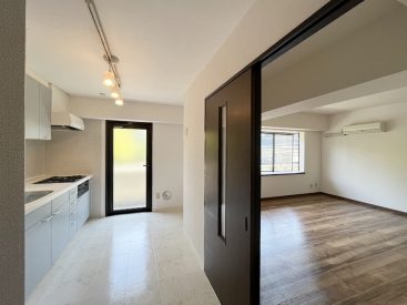 広さのある、振り分け2LDKのお部屋。