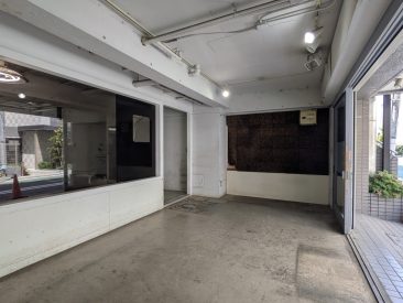 以前はお茶屋さんが入居していました。