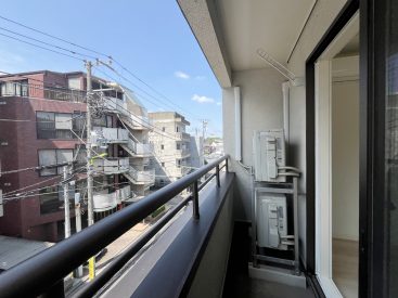 南向きのバルコニー。風も良く抜けます。