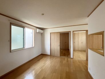 LDKとふたつ部屋からなる2LDKのお部屋。