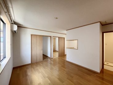 LDKはキッチンと合わせて13.6帖。広く余裕に使えます。